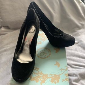 JS by Jessica Simpson Mary suede black pumps/heels